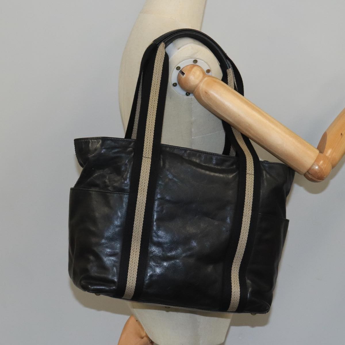 Bally Vintage Leather Black Leather Tote Bag Bag (Pre-Owned)
