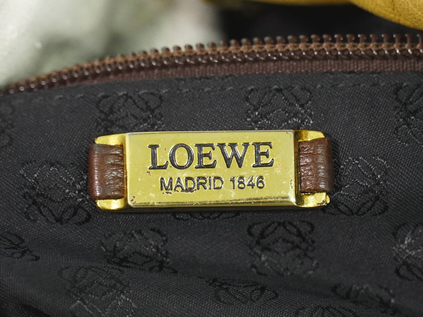 Loewe Anagram Tote Leather Beige Leather Tote Bag Bag (Pre-Owned)