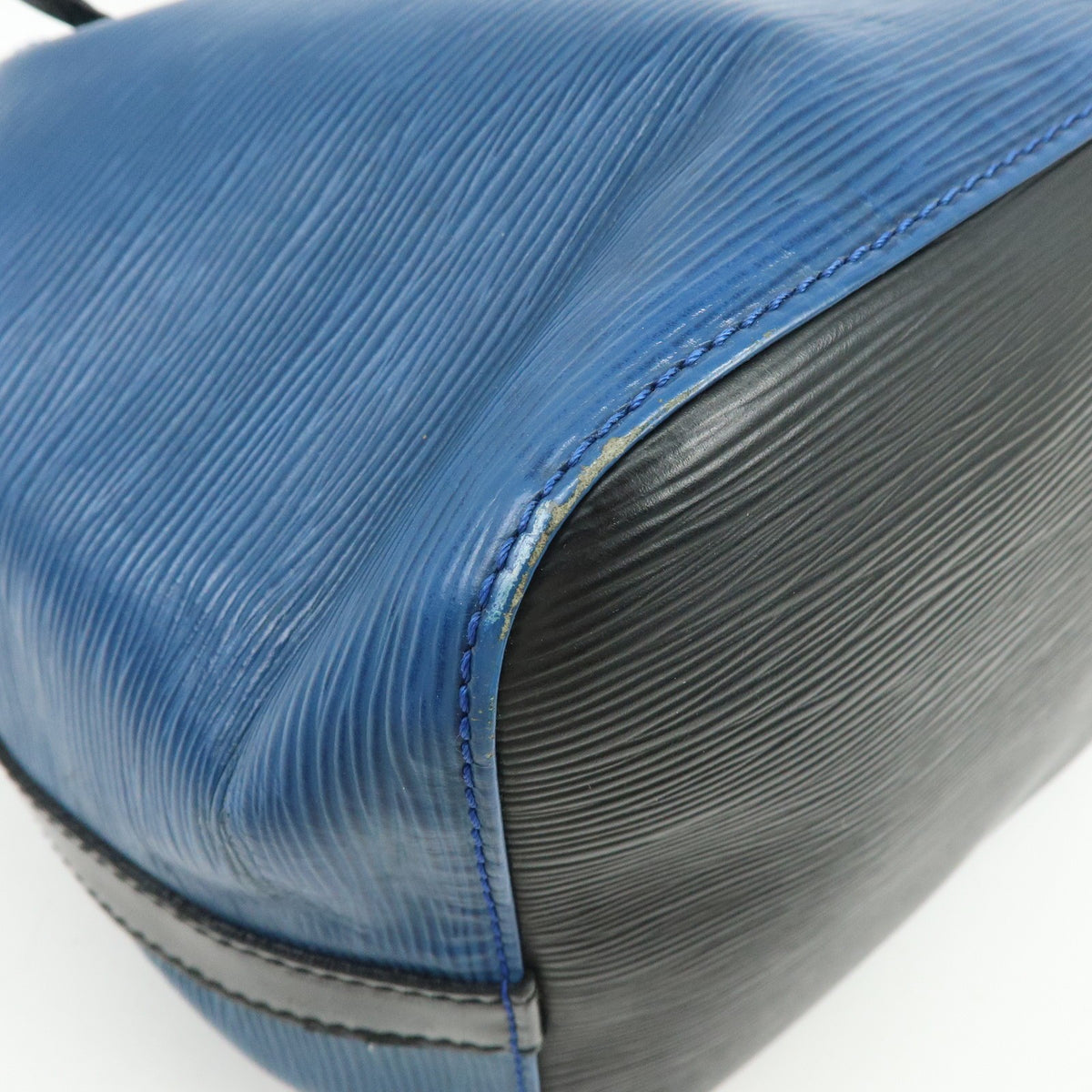 Louis Vuitton Bicolor Petit Noe Epi Leather Blue Leather Handbag (Pre-Owned)