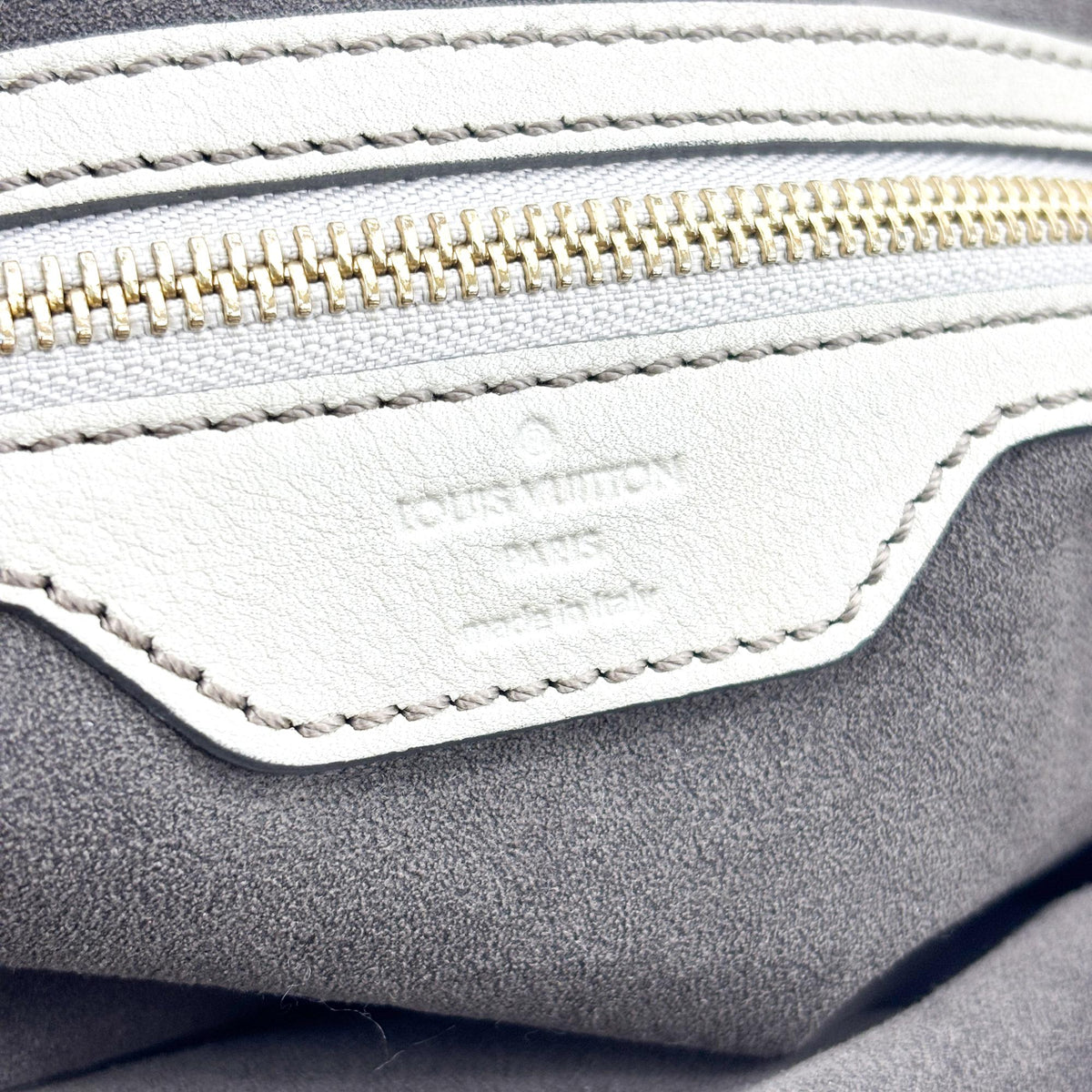 Louis Vuitton L Hobo Mahina Leather Beige Leather Shoulder Bag Bag (Pre-Owned)