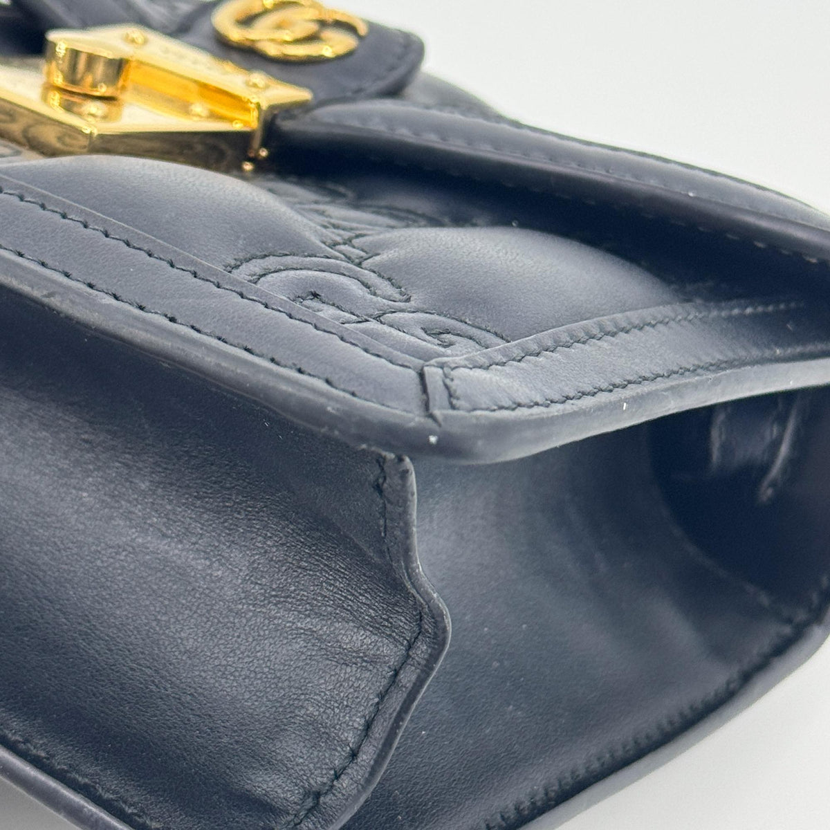Gucci Padlock Gg Embossed Leather Black Leather Shoulder Bag Bag (Pre-Owned)