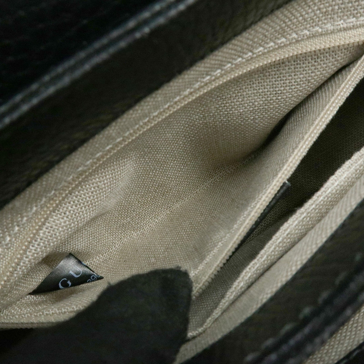 Gucci Interlocking Leather Black Leather Shoulder Bag Bag (Pre-Owned)