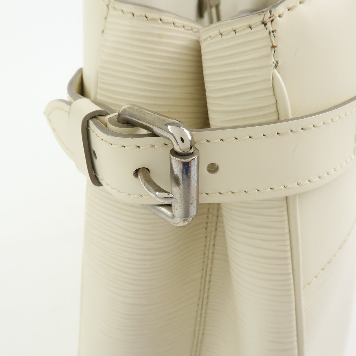 Louis Vuitton Passy Epi Leather White Leather Tote Bag Bag (Pre-Owned)