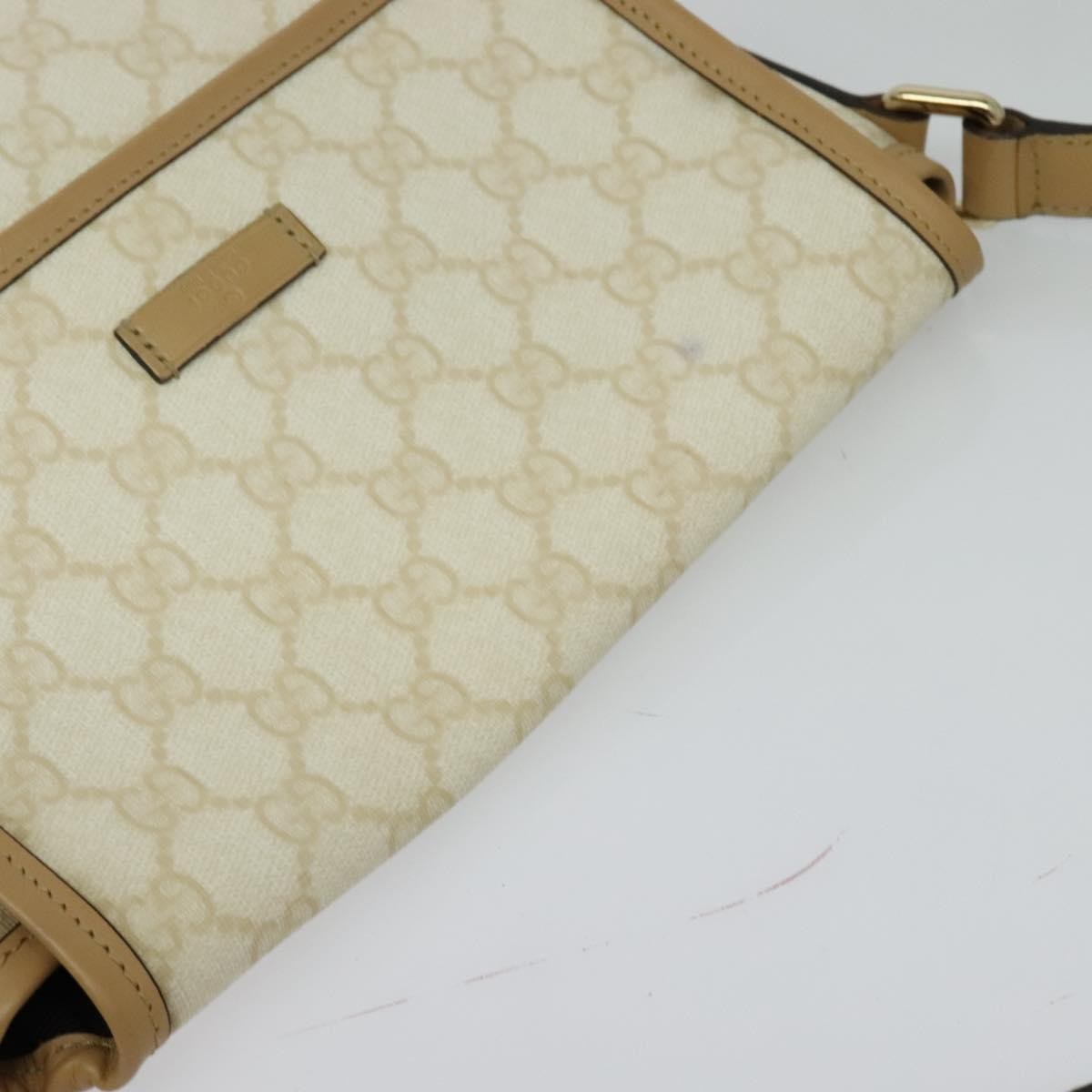 Gucci Flap Messenger Gg Coated Canvas White Canvas Shoulder Bag Bag (Pre-Owned)