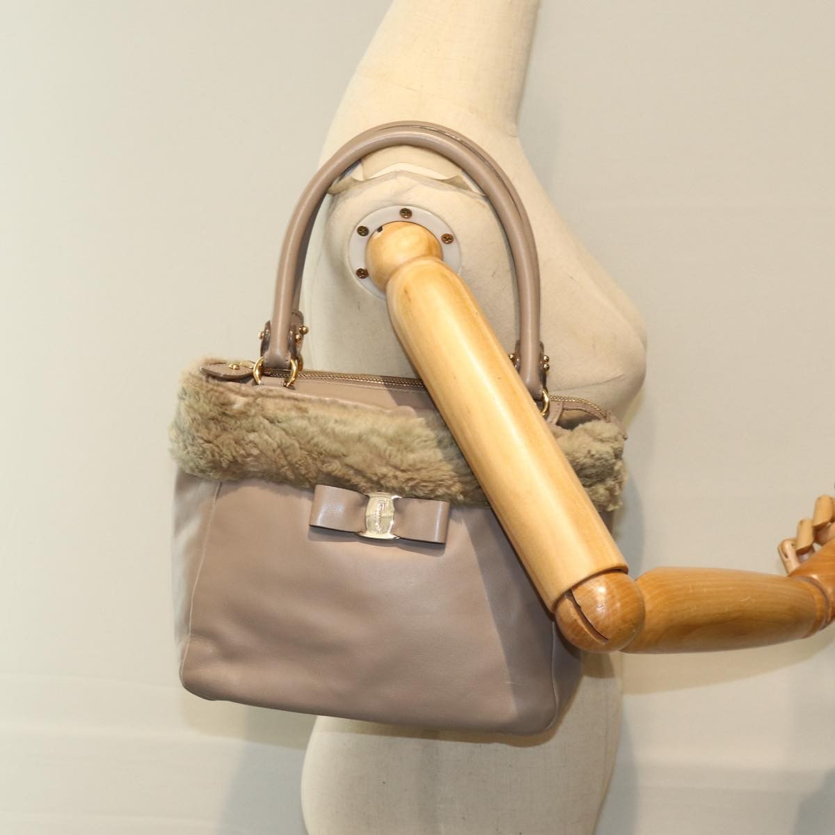 Salvatore Ferragamo Vala Leather Pink Leather Shoulder Bag Bag (Pre-Owned)