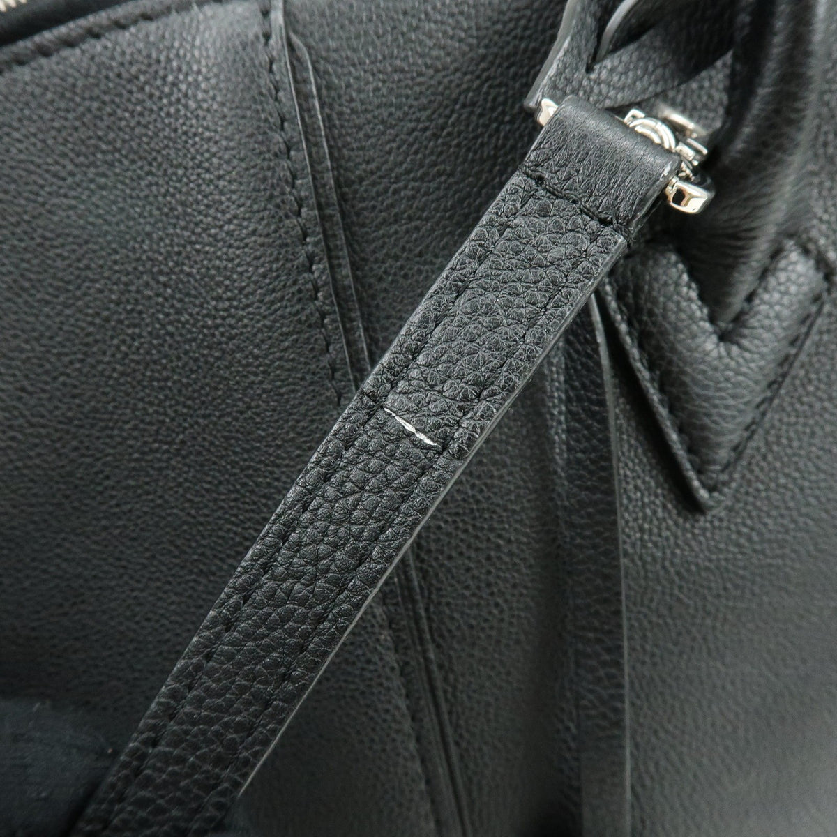Louis Vuitton Soft Lockit Leather Black Leather Handbag (Pre-Owned)