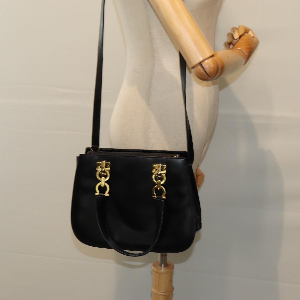 Salvatore Ferragamo Gancini Leather Black Leather Handbag (Pre-Owned)