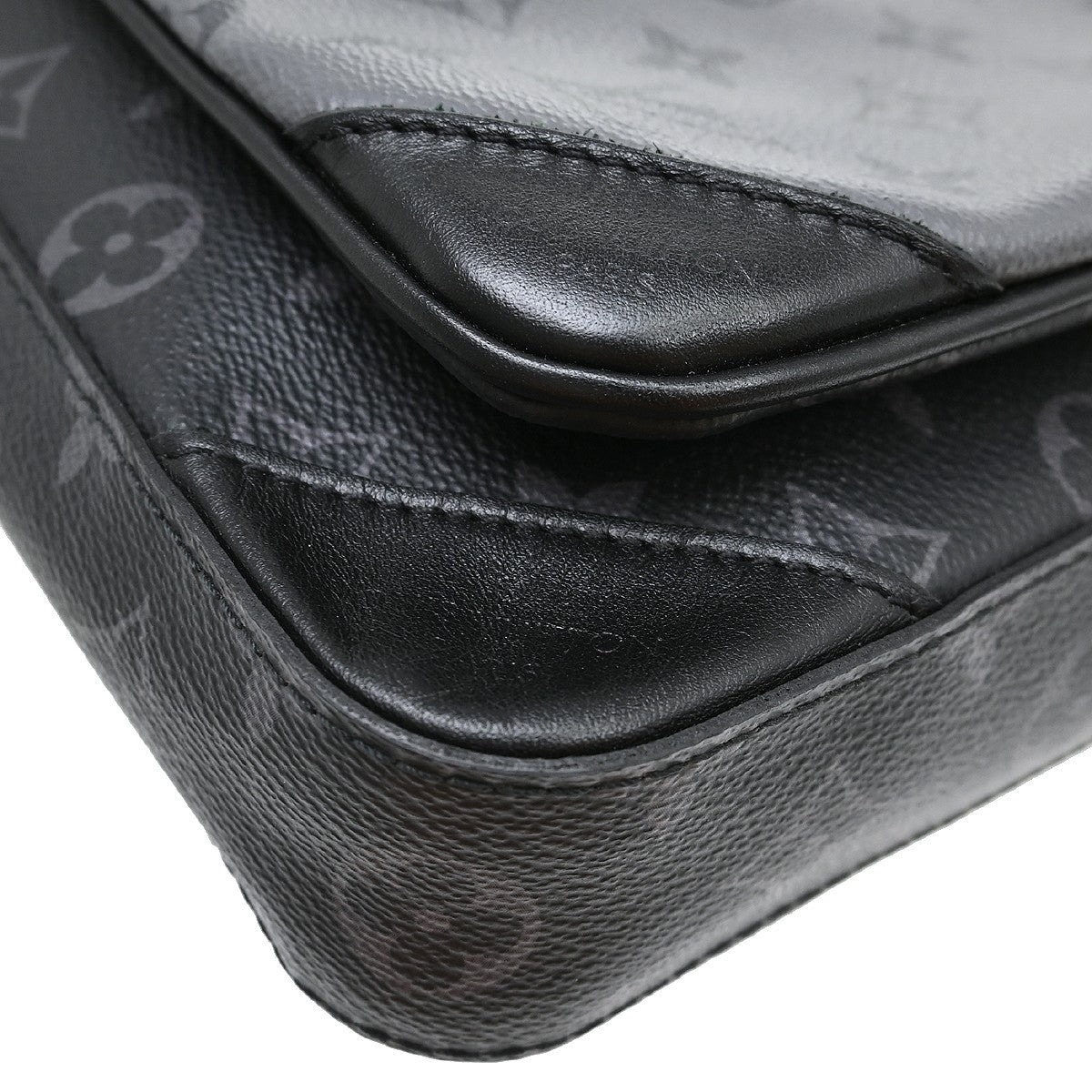Louis Vuitton Trio Messenger Reverse Monogram Eclipse Canvas Black Canvas Shoulder Bag Bag (Pre-Owned)