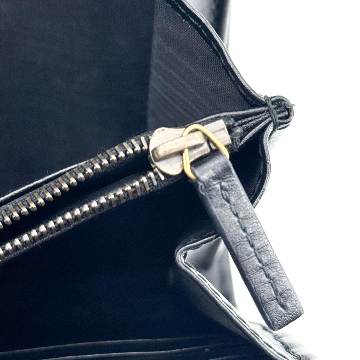 Gucci Gg Marmont Flap Matelasse Leather Black Leather Handbag (Pre-Owned)