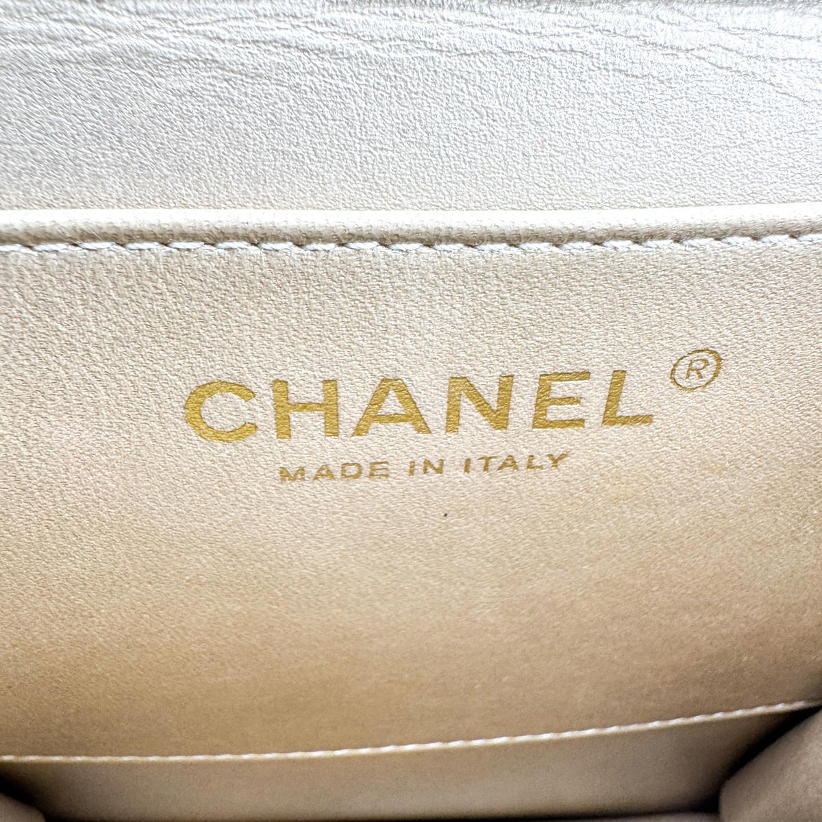 Chanel Chic Pearls Flap Quilted Lambskin White Leather Handbag (Pre-Owned)