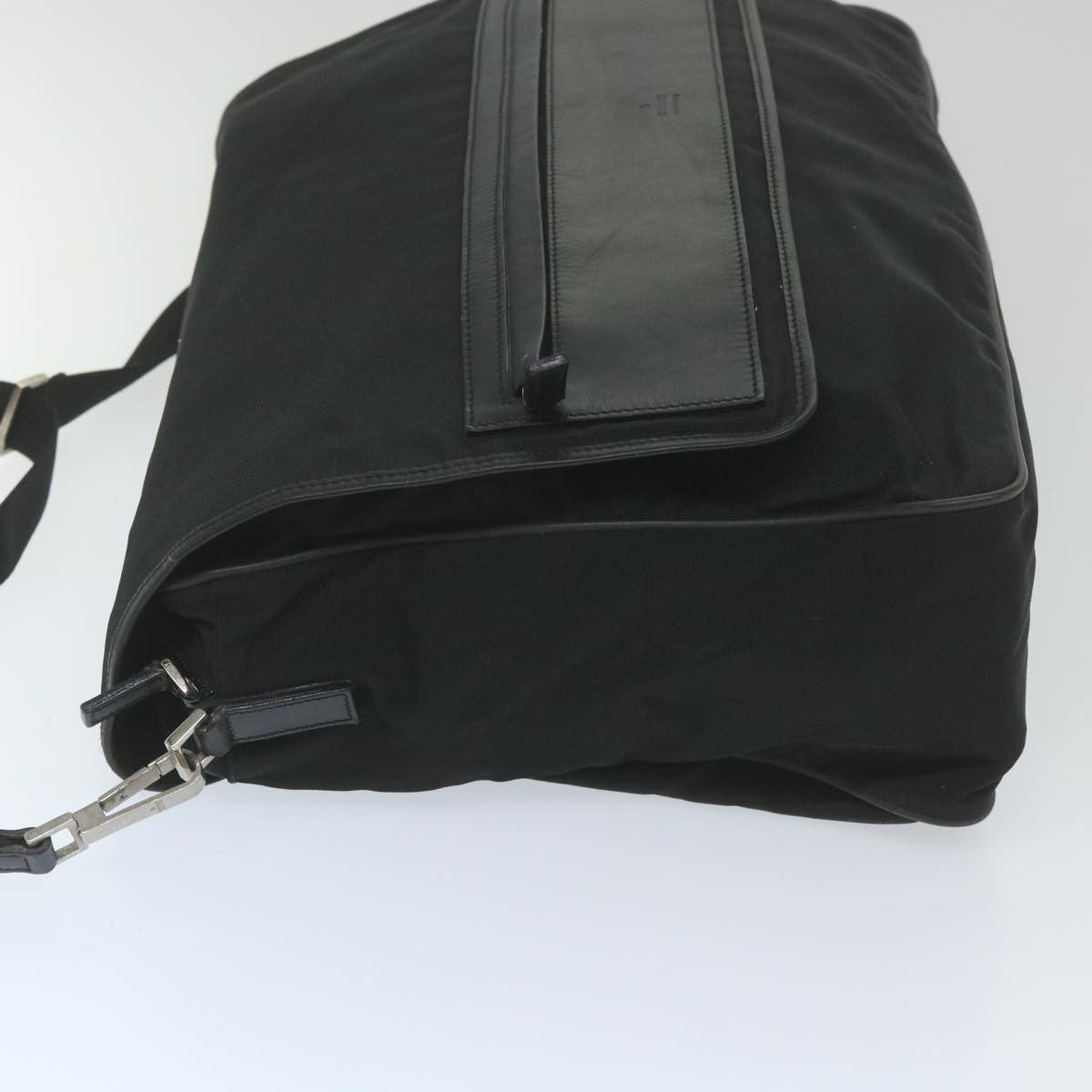 Gucci Vintage Flap Nylon Black Nylon Shoulder Bag Bag (Pre-Owned)