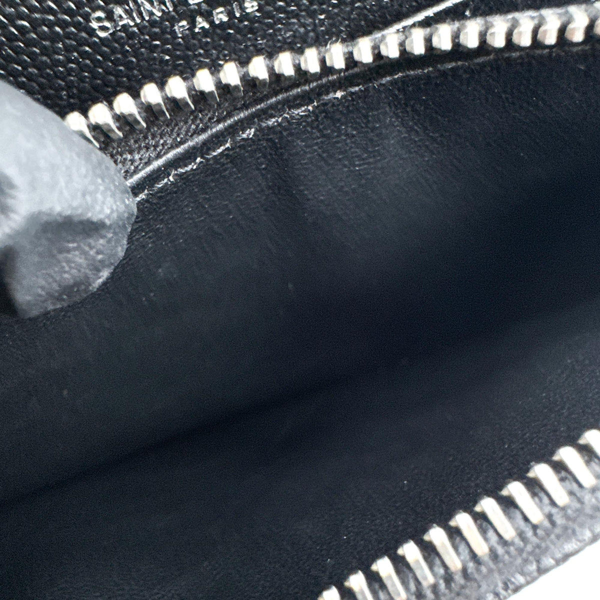 Saint Laurent Classic Monogram Wallet On Chain Matelasse Chevron Leather Black Leather Crossbody Bag Bag (Pre-Owned)