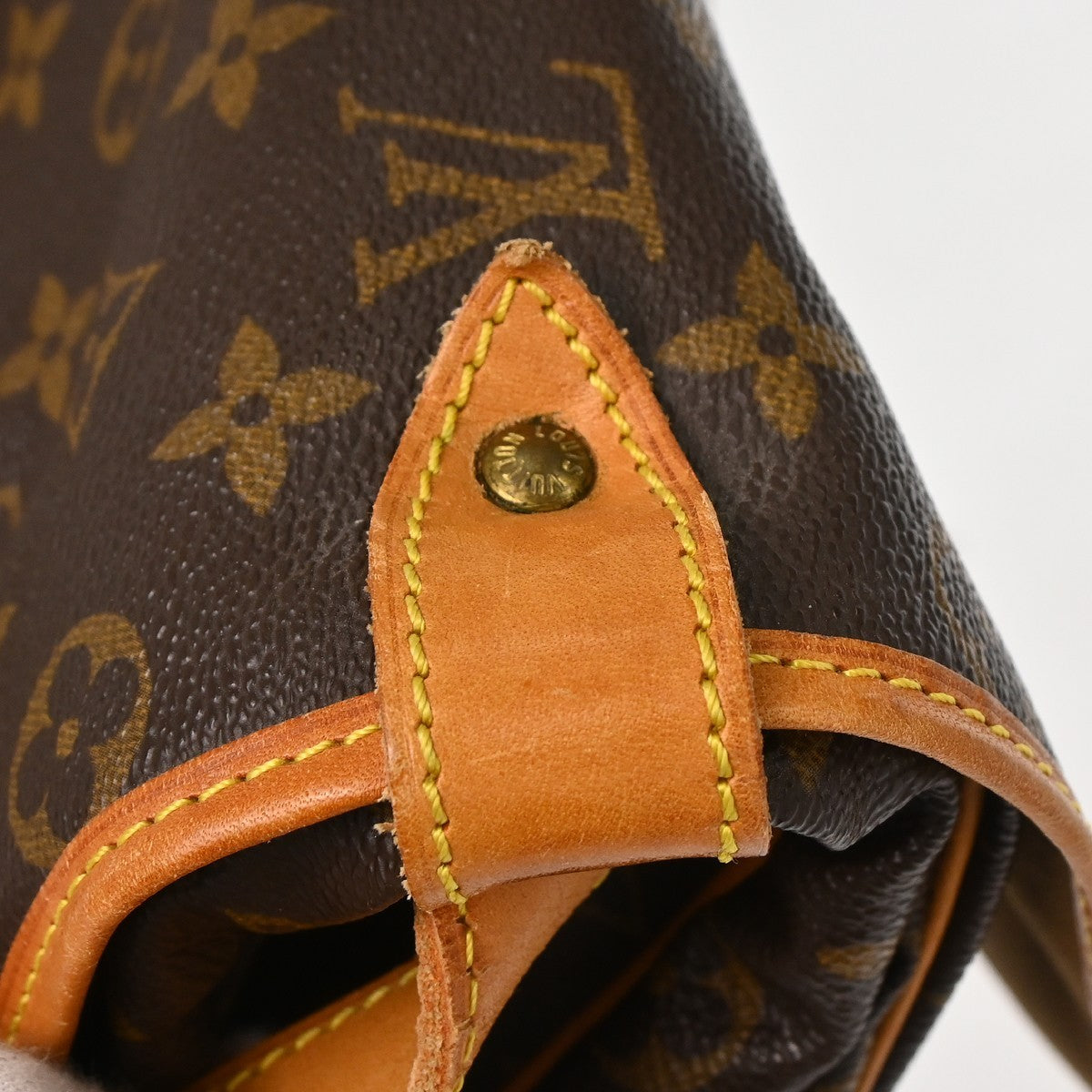 Louis Vuitton Saumur Monogram Brown Canvas Shoulder Bag Bag (Pre-Owned)