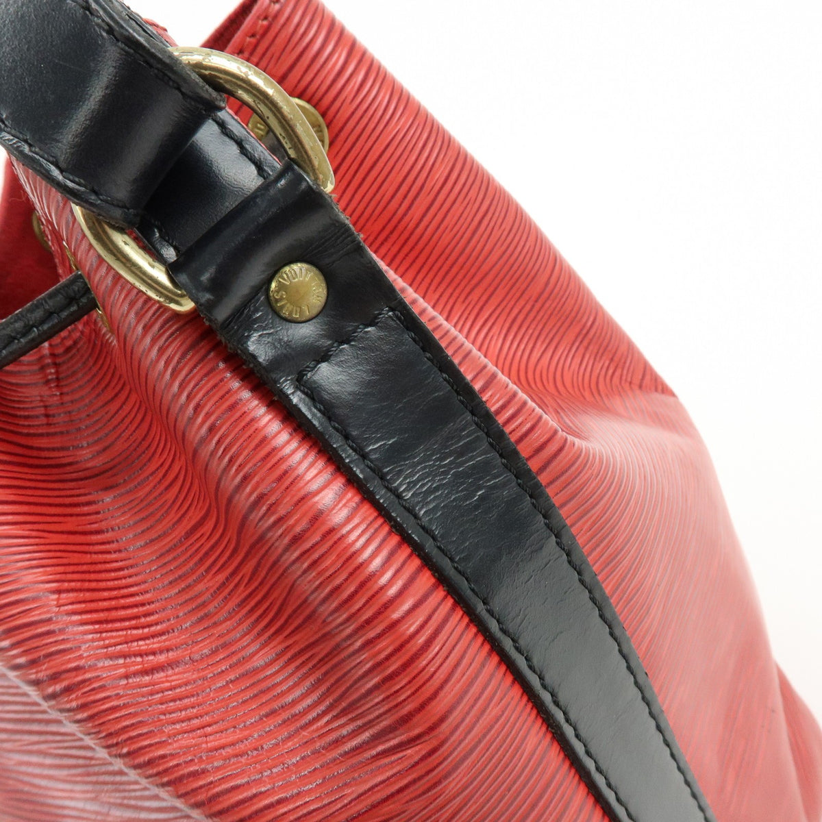 Louis Vuitton Bicolor Petit Noe Epi Leather Red Leather Handbag (Pre-Owned)