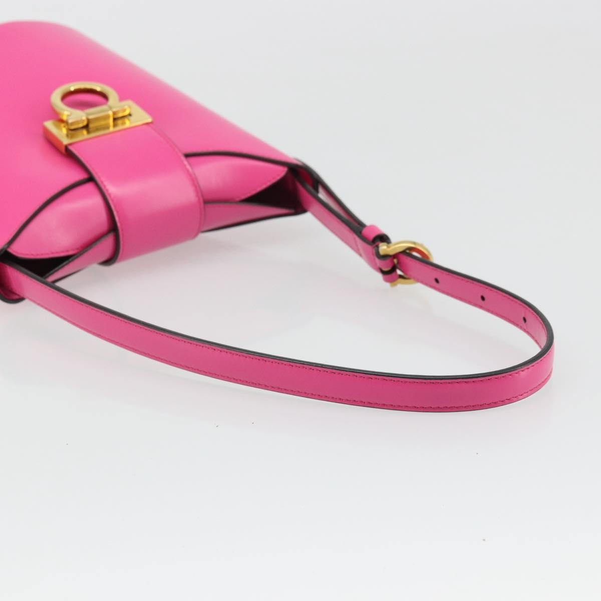Salvatore Ferragamo Trifolio Leather Pink Leather Shoulder Bag Bag (Pre-Owned)