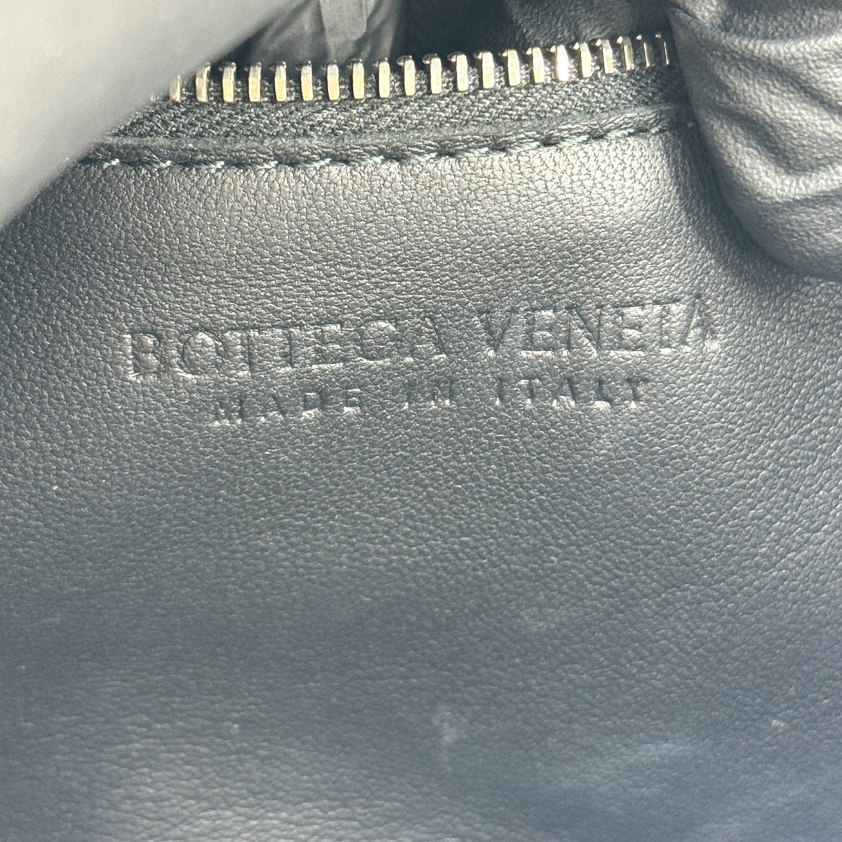 Bottega Veneta Cassette Maxi Intrecciato Leather Black Leather Crossbody Bag Bag (Pre-Owned)