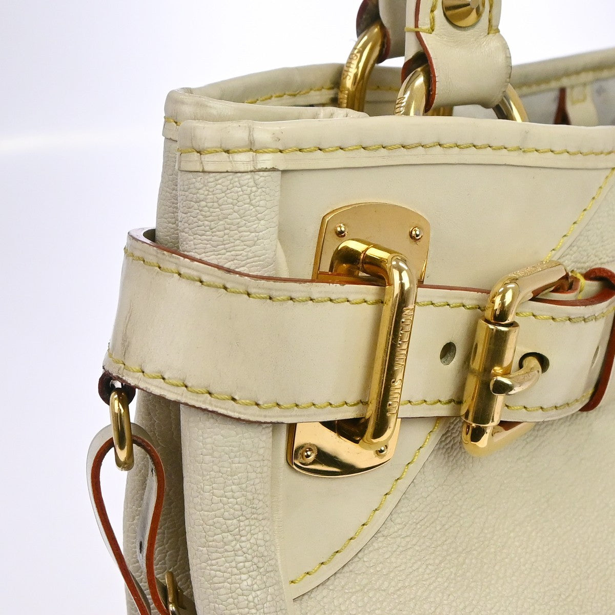 Louis Vuitton Suhali Le Majestueux Leather White Leather Handbag (Pre-Owned)