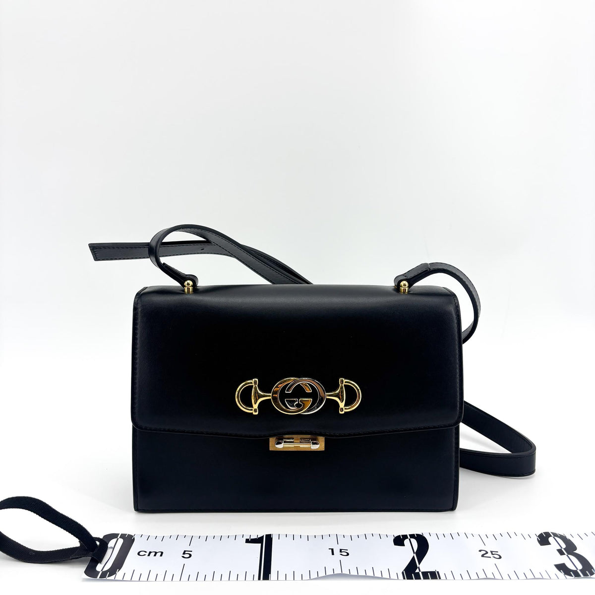 Gucci Zumi Leather Black Leather Shoulder Bag Bag (Pre-Owned)