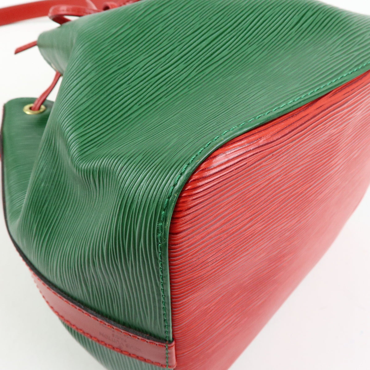 Louis Vuitton Bicolor Petit Noe Epi Leather Green Leather Handbag (Pre-Owned)