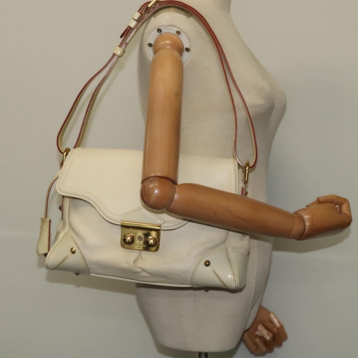 Louis Vuitton Suhali L'essentiel Leather White Leather Shoulder Bag Bag (Pre-Owned)