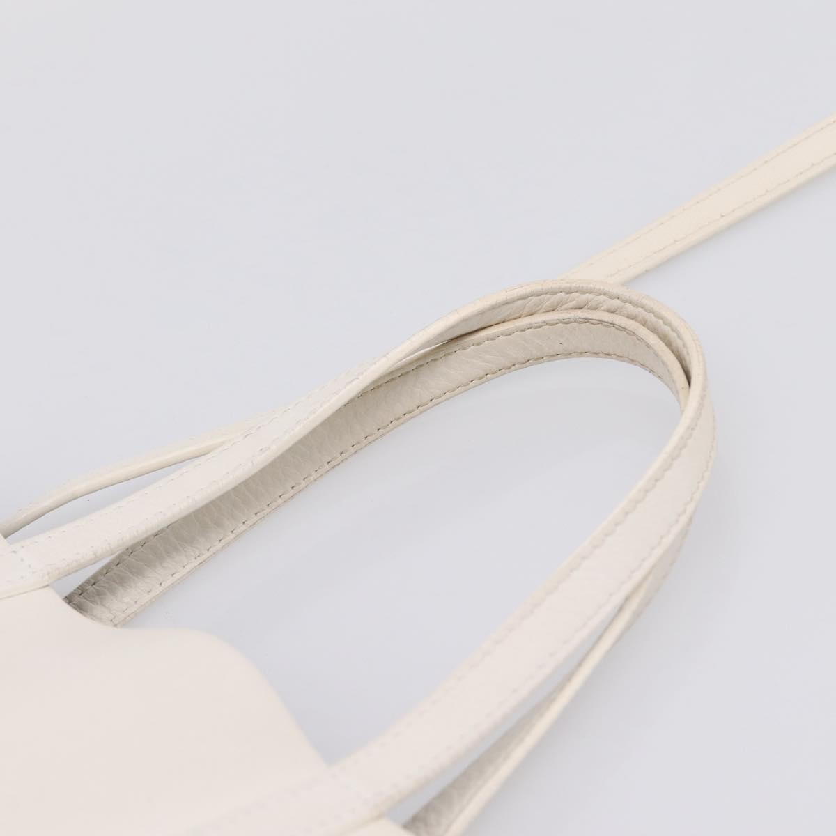 Balenciaga Everyday Leather White Leather Tote Bag Bag (Pre-Owned)
