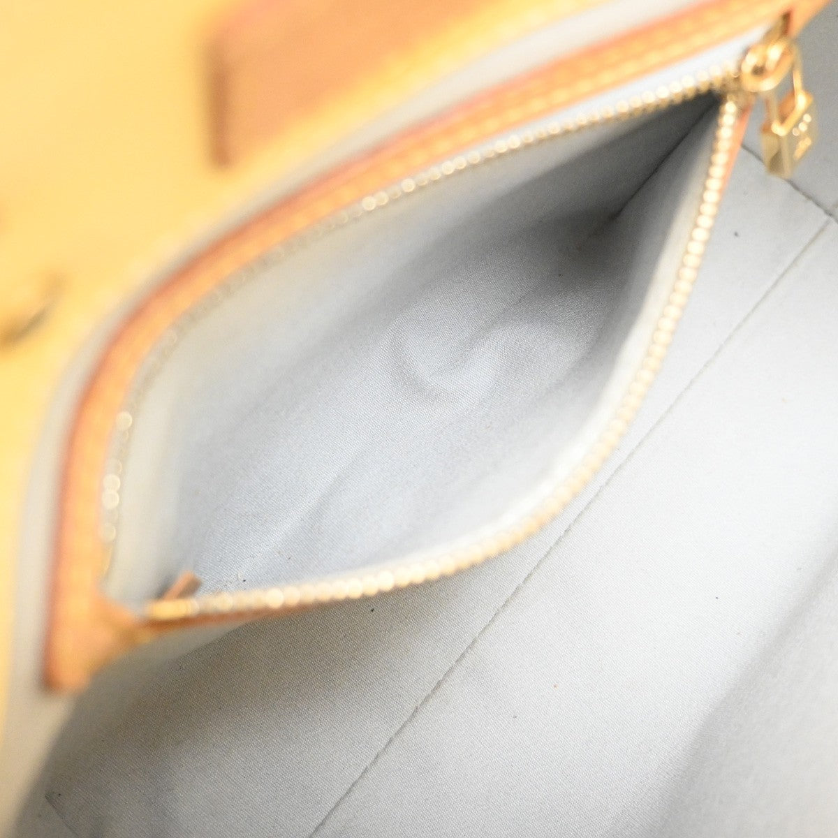 Louis Vuitton Robert Wilson Reade Vernis Yellow Patent_Leather Tote Bag Bag (Pre-Owned)