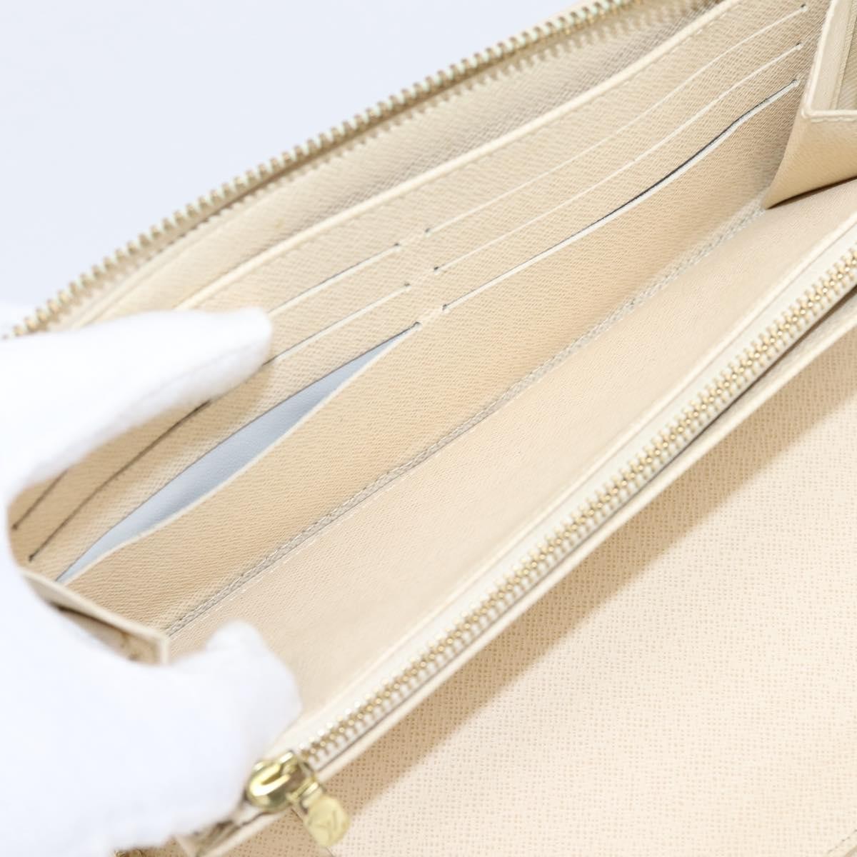 Louis Vuitton Zippy Organizer Damier White Canvas Wallets Accessory (Pre-Owned)