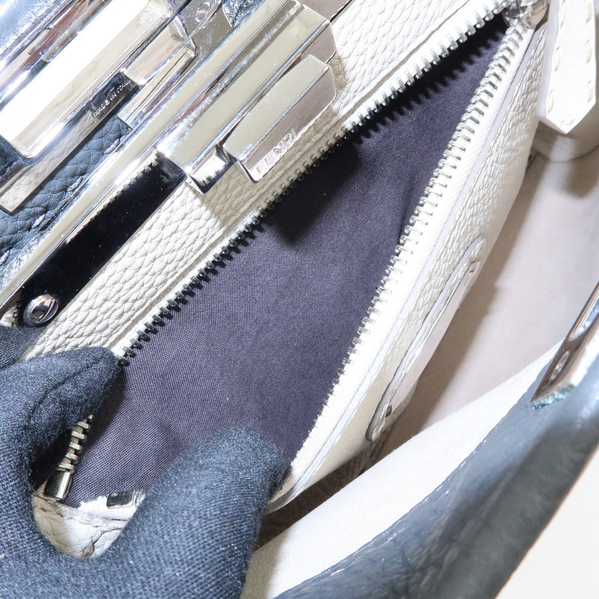 Fendi Selleria Peekaboo Leather Gray Leather Handbag (Pre-Owned)