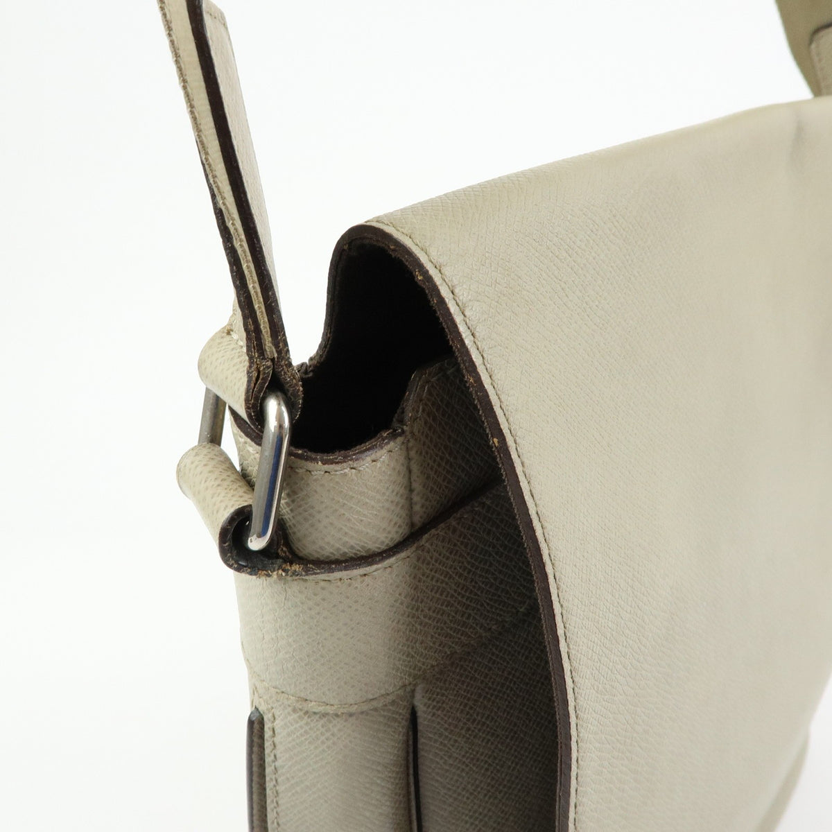 Louis Vuitton Milo Messenger Taiga Leather Beige Leather Handbag (Pre-Owned)
