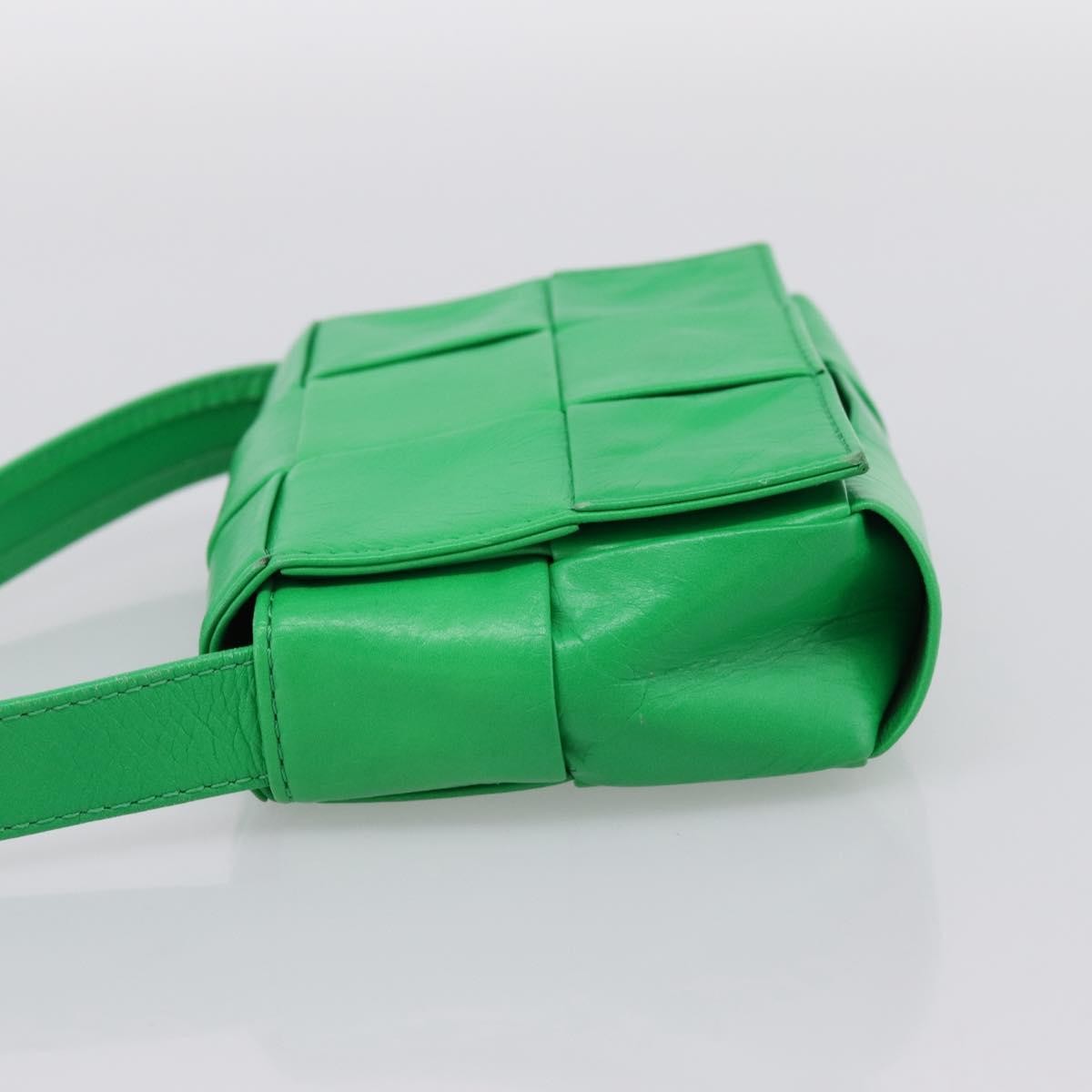 Bottega Veneta Cassette Maxi Intrecciato Leather Green Leather Clutche & Pouche Bag (Pre-Owned)