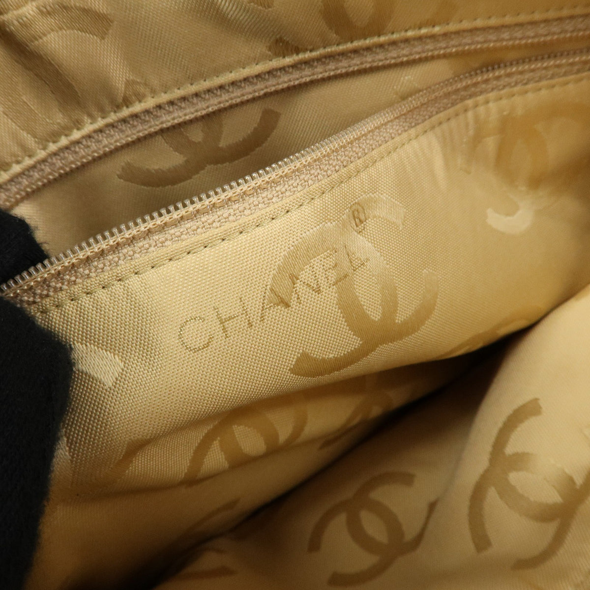 Chanel Vintage Pocket Camera Chevron Lambskin Beige Leather Handbag (Pre-Owned)