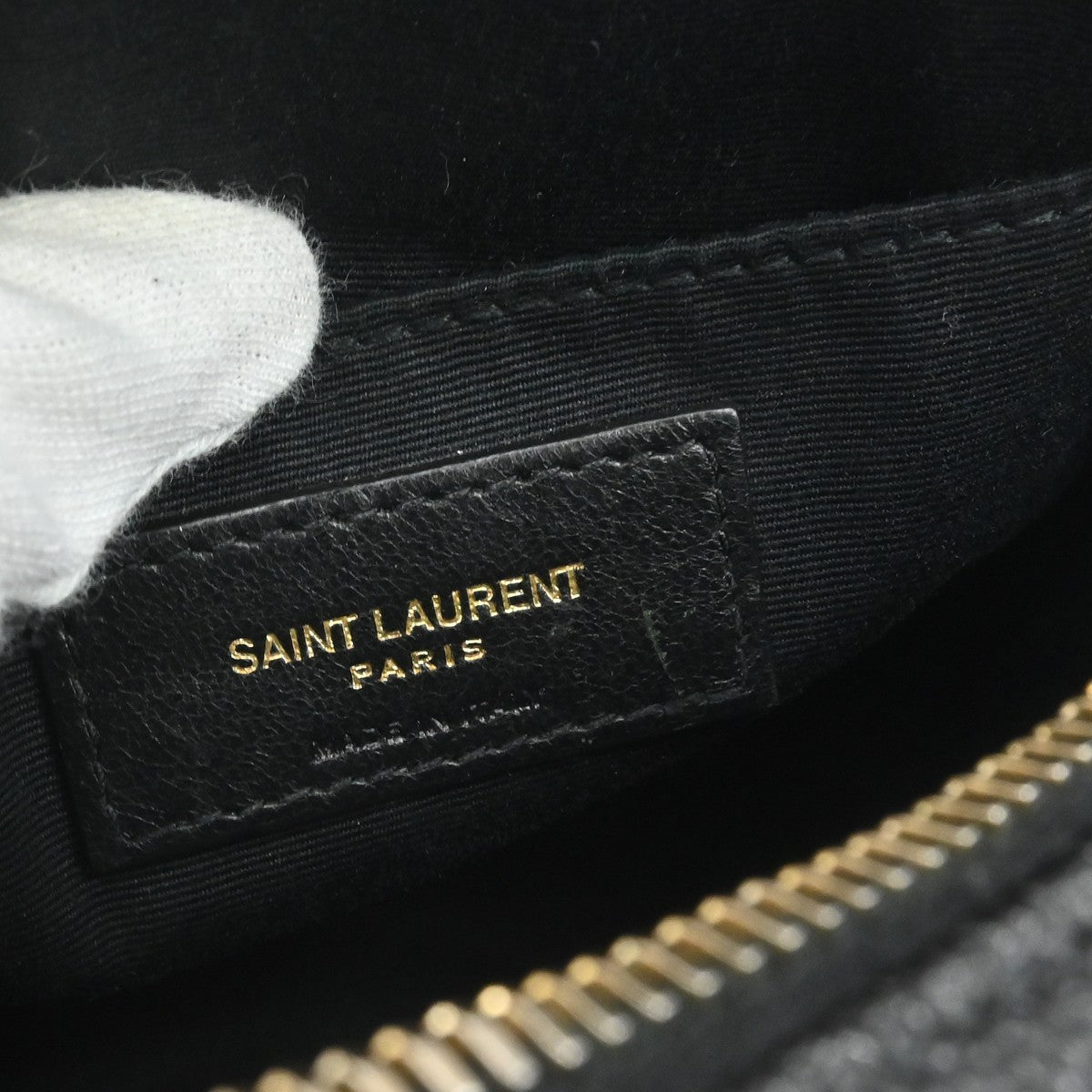 Saint Laurent Vinyle Round Camera Matelasse Chevron Leather Black Leather Crossbody Bag Bag (Pre-Owned)