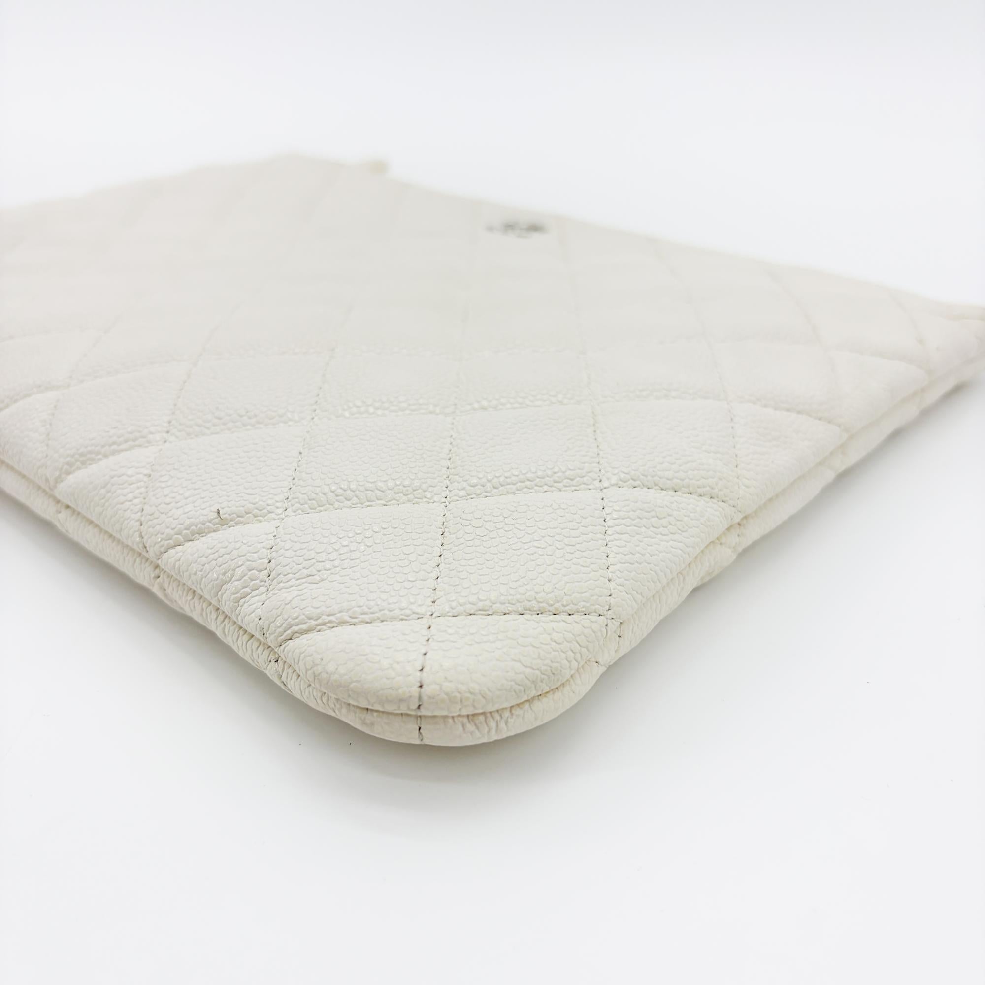 Chanel Classic O Case Quilted Caviar White Leather Clutche & Pouche Bag (Pre-Owned)
