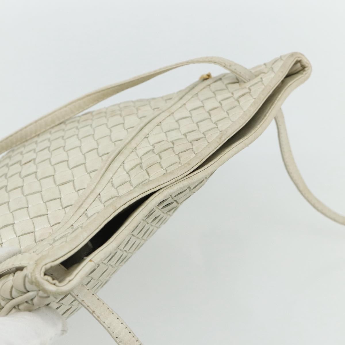 Bottega Veneta Intrecciato Shoulder Leather White Leather Shoulder Bag Bag (Pre-Owned)