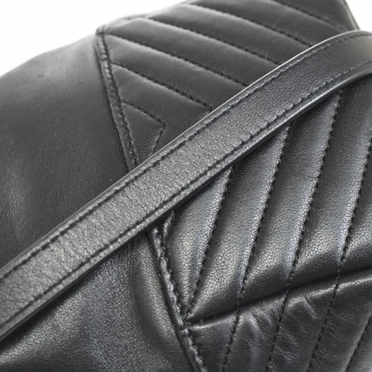 Saint Laurent Joe Bucket Matelasse Chevron Leather Black Leather Handbag (Pre-Owned)