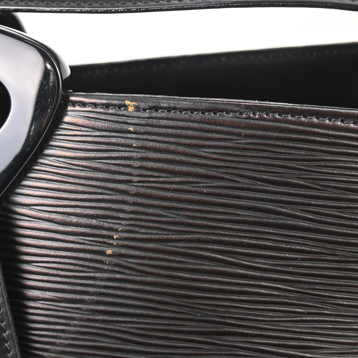 Louis Vuitton Reverie Epi Leather Black Leather Shoulder Bag Bag (Pre-Owned)