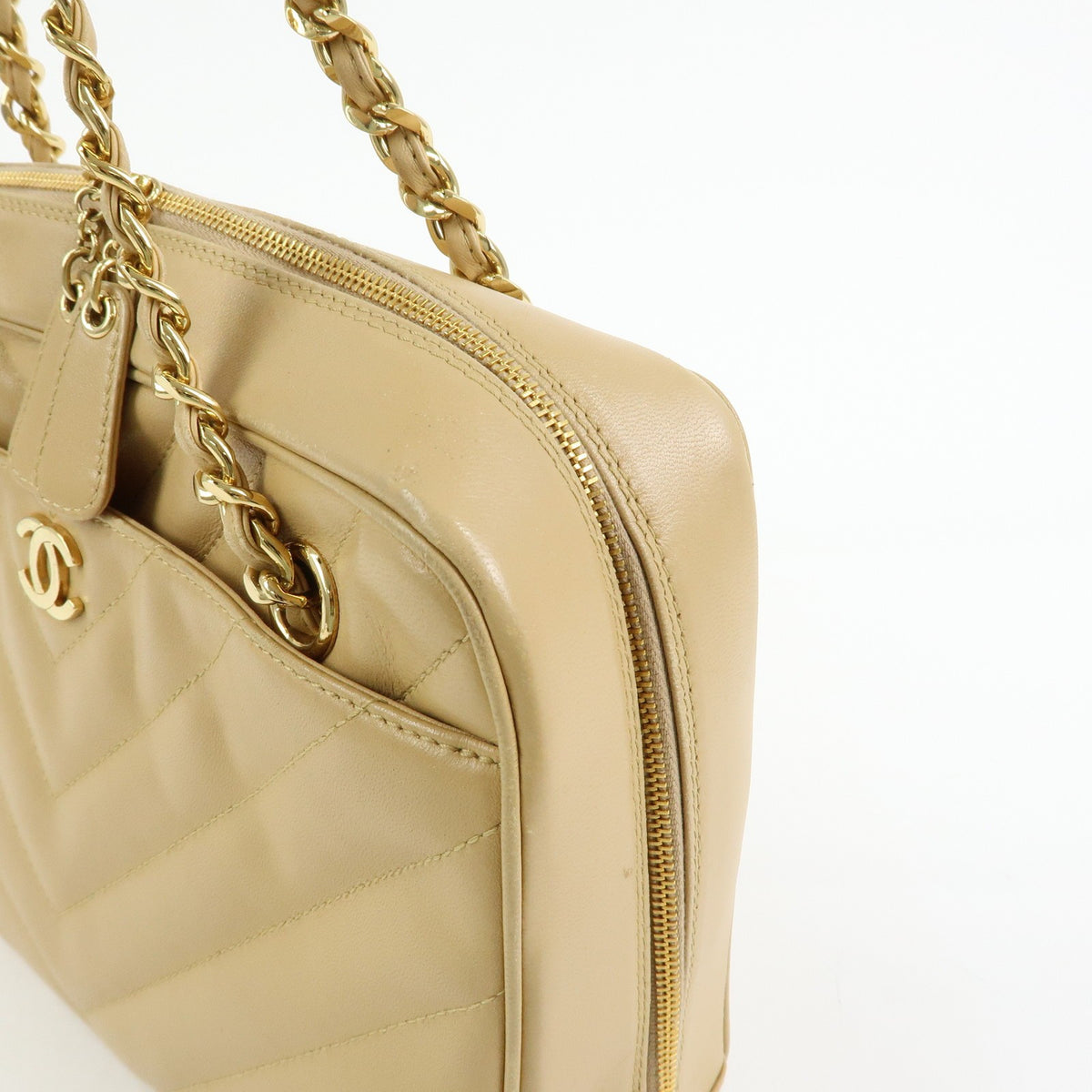 Chanel Vintage Pocket Camera Chevron Lambskin Beige Leather Handbag (Pre-Owned)