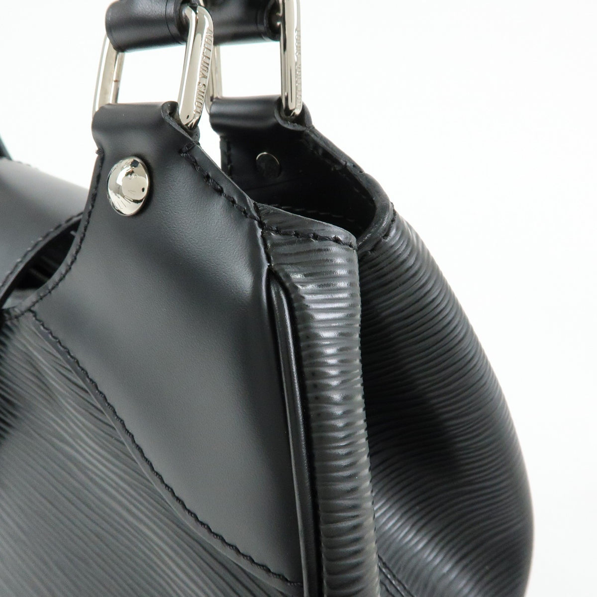 Louis Vuitton Montaigne Sac Epi Leather Black Leather Handbag (Pre-Owned)