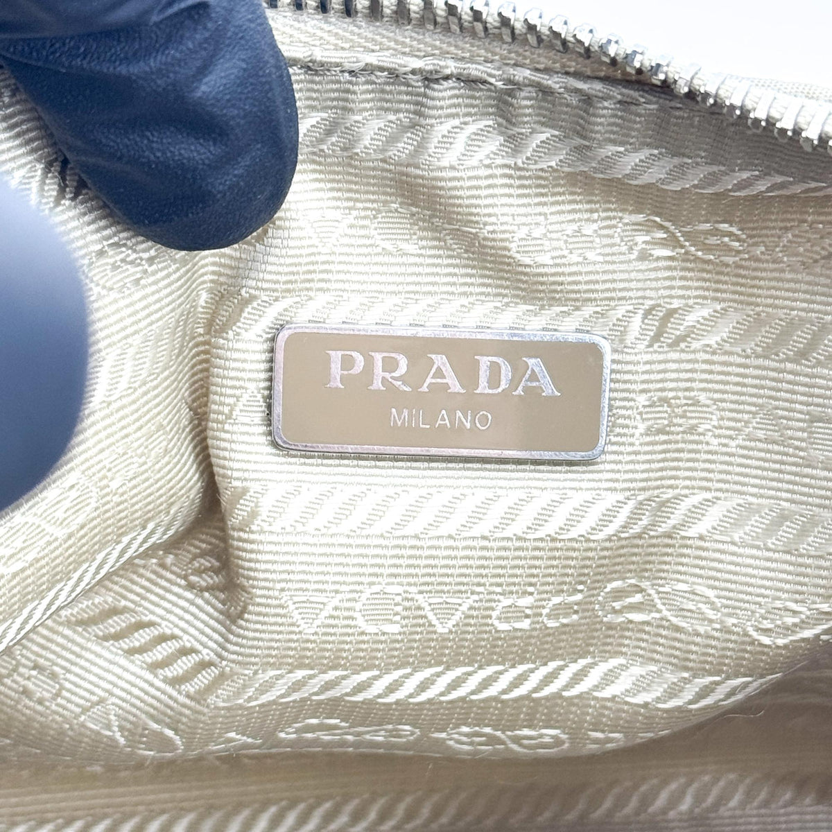 Prada Re-Edition 2005 Tessuto Beige Nylon Shoulder Bag Bag (Pre-Owned)