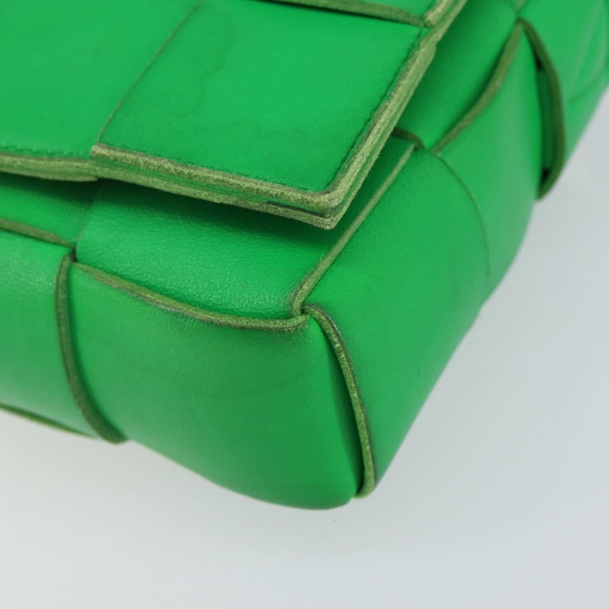 Bottega Veneta Cassette Maxi Intrecciato Leather Green Leather Bag (Pre-Owned)