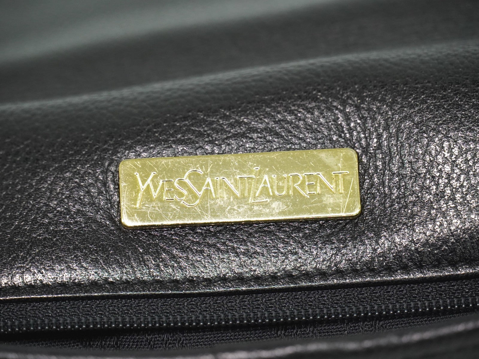 Saint Laurent Vintage Leather Black Leather Shoulder Bag Bag (Pre-Owned)
