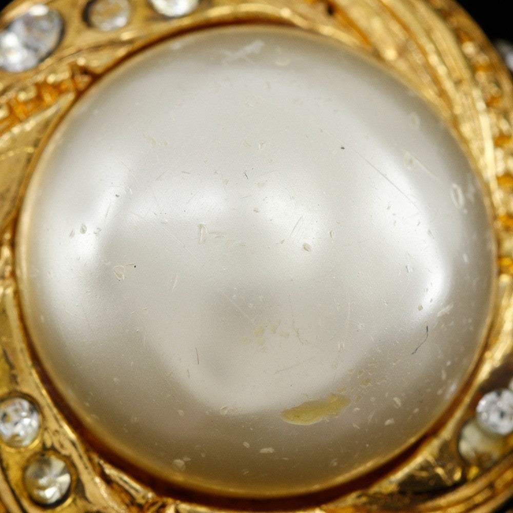 Chanel Vintage Round Clip-On Metal With Faux Pearl Gold Gold_Plated Earrings Jewelry (Pre-Owned)