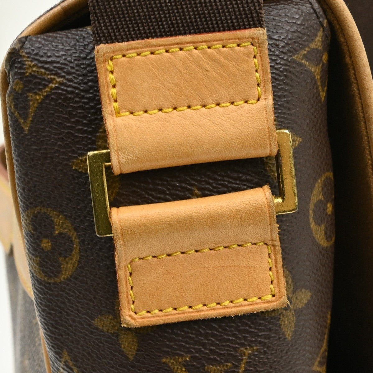 Louis Vuitton Abbesses Messenger Monogram Canvas Brown Canvas Handbag (Pre-Owned)