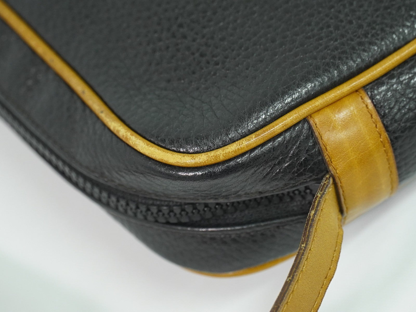 Celine Vintage Leather Black Leather Shoulder Bag Bag (Pre-Owned)