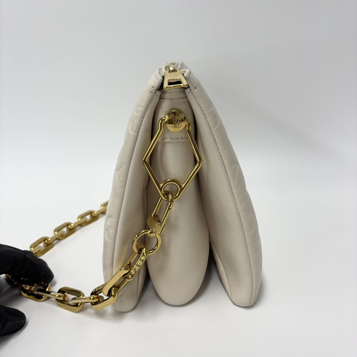 Louis Vuitton Coussin Monogram Embossed Lambskin White Leather Handbag (Pre-Owned)