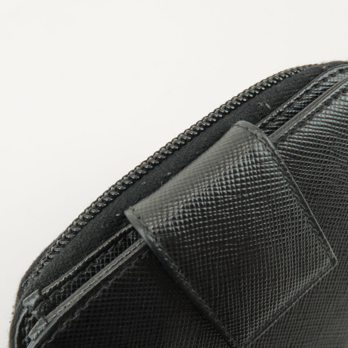 Prada Bifold Zip Around Saffiano Leather Black Leather Wallets Accessory (Pre-Owned)