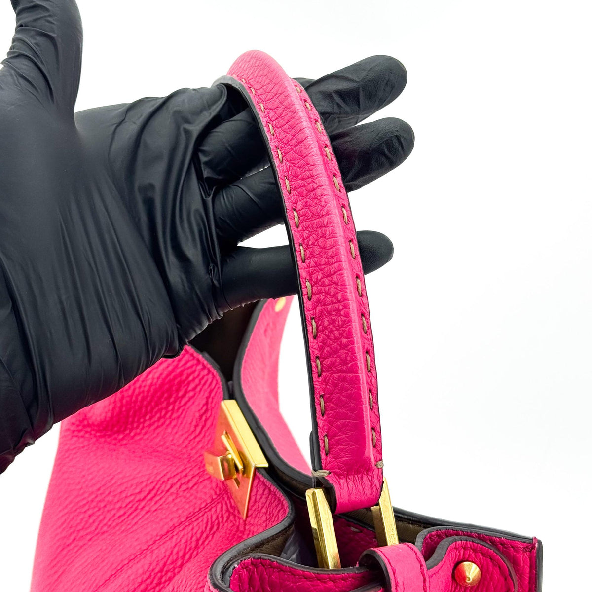 Fendi Selleria Peekaboo Essentially Leather Pink Leather Handbag (Pre-Owned)