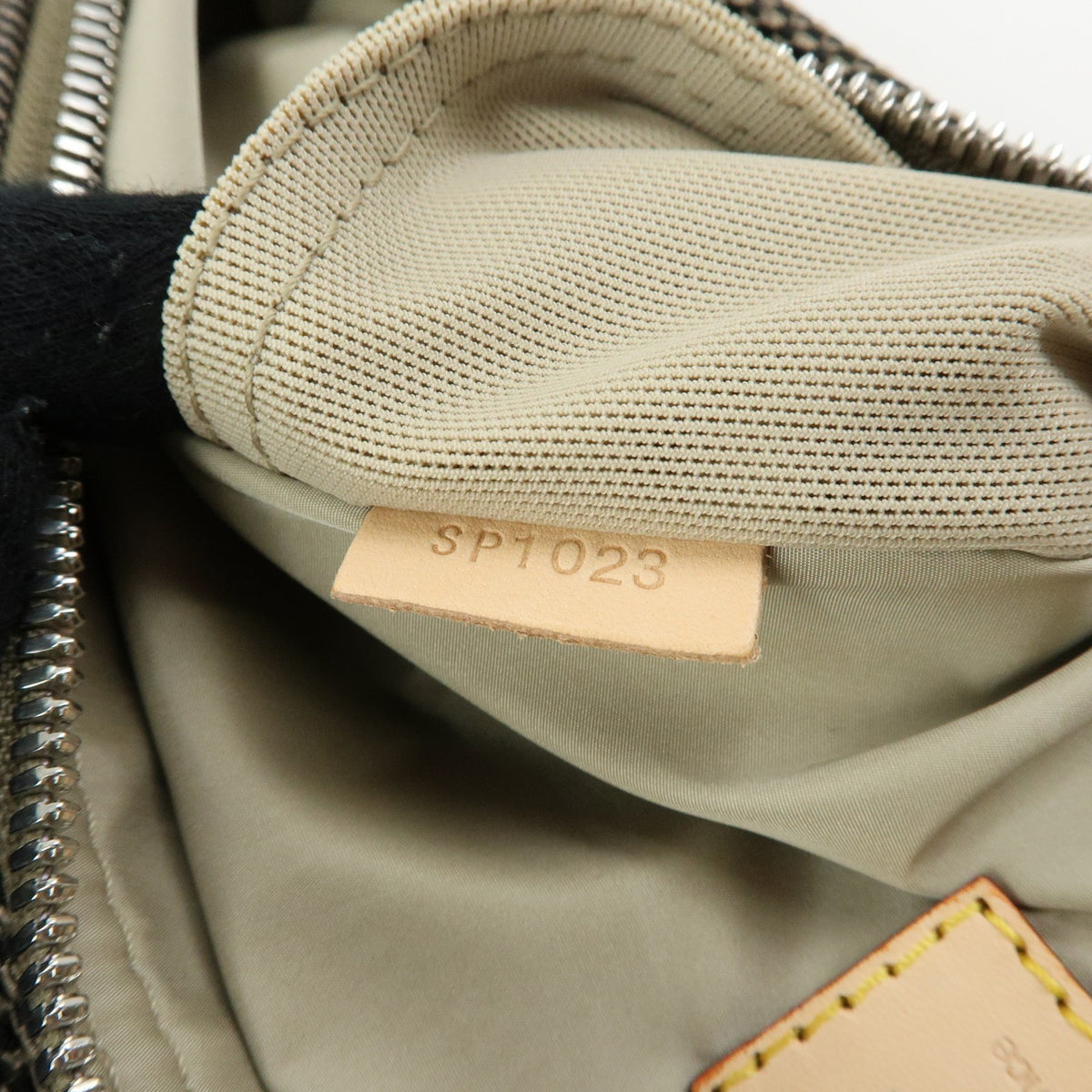 Louis Vuitton Compagnon Messenger Damier Geant Canvas Brown Canvas Handbag (Pre-Owned)