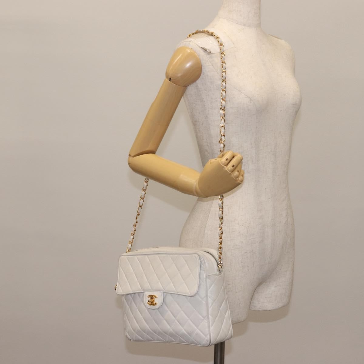 Chanel Vintage Front Pocket Camera Quilted Caviar White Leather Shoulder Bag Bag (Pre-Owned)