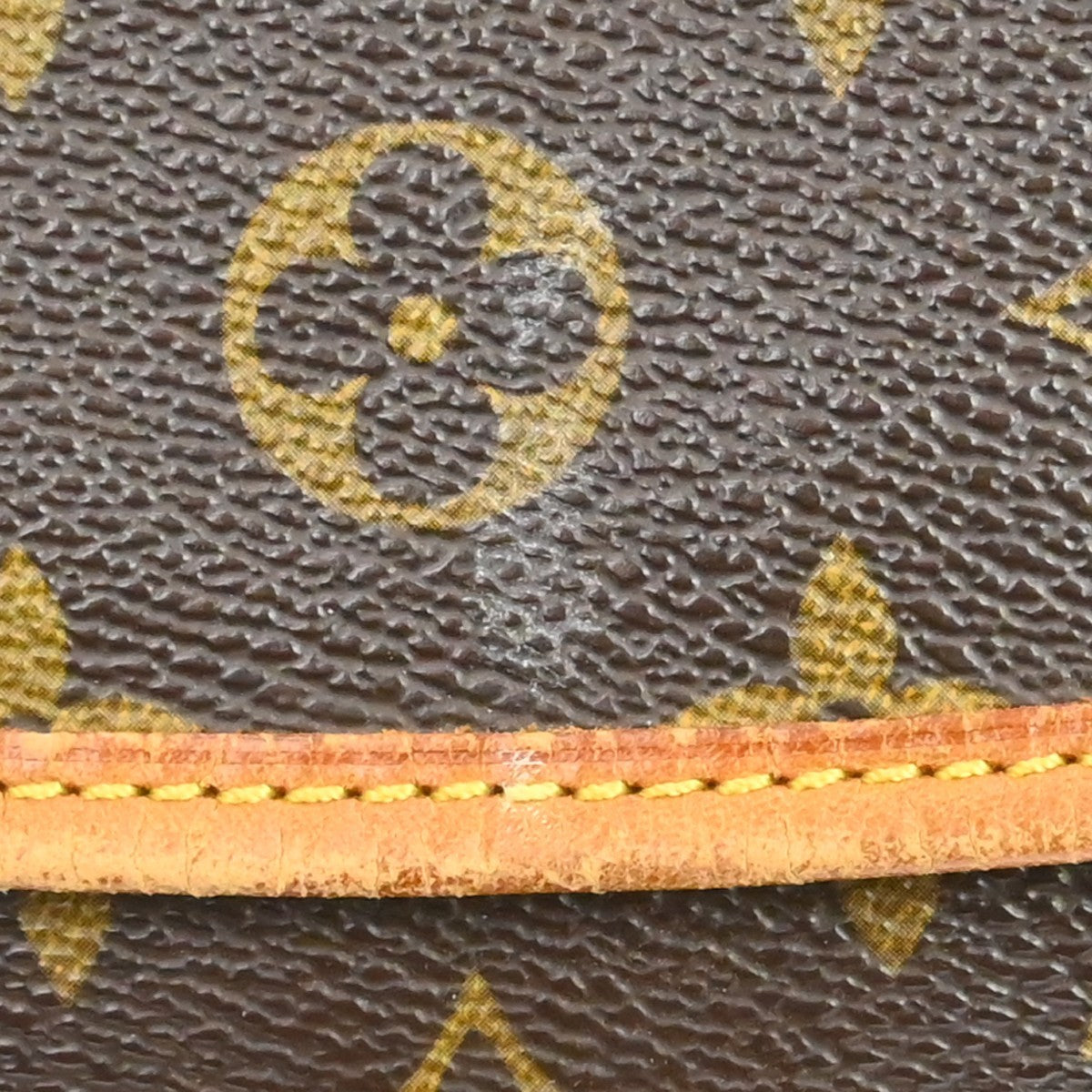 Louis Vuitton Saumur Monogram Brown Canvas Shoulder Bag Bag (Pre-Owned)